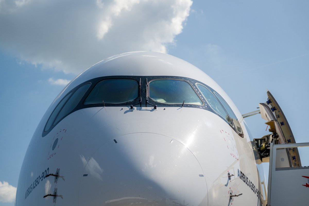 Airbus's tweet image. Sunglasses mode: activated. 😎 Day 4 at (very) sunny Paris Air Show! #PAS25 #A350