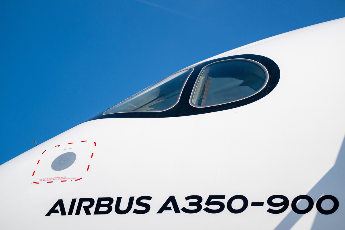 Airbus's tweet image. Sunglasses mode: activated. 😎 Day 4 at (very) sunny Paris Air Show! #PAS25 #A350