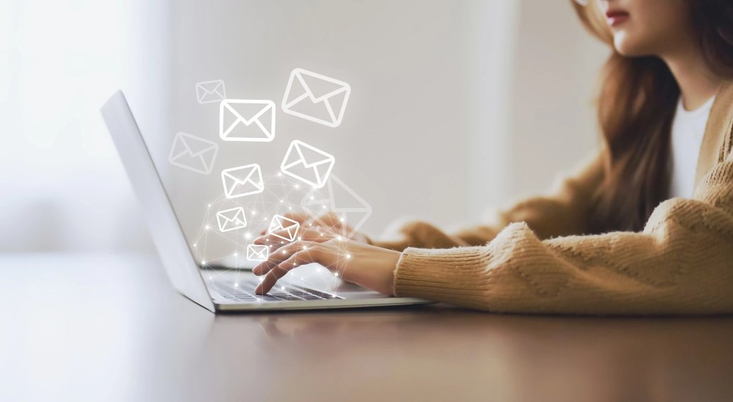 The urge to reply to work emails at home could be affecting our physical and mental health

New study shows that the increased blurring between work and home life is related to workplace stress

mmu.ac.uk/news-and-event…