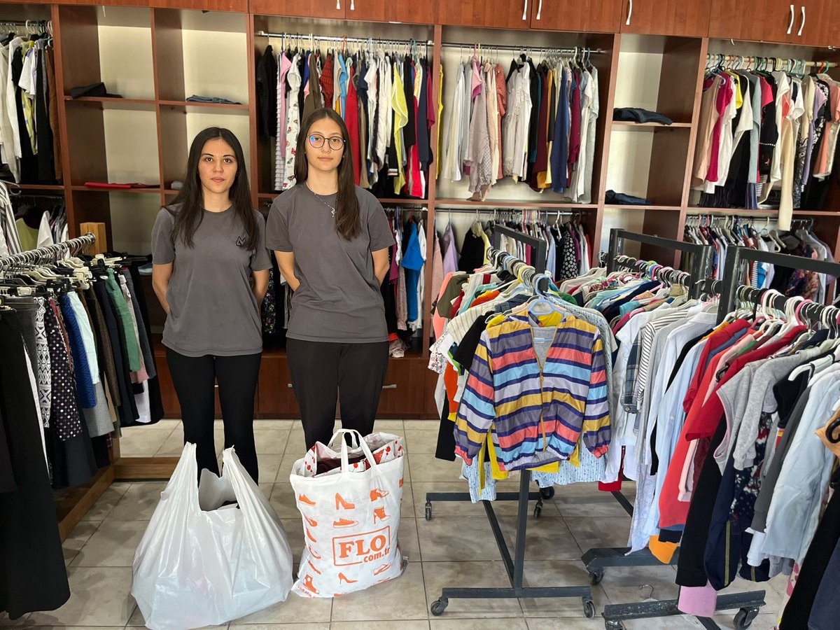 Öğrencilerimizden sorumluluk bilincini güçlendiren bir girişim , kullanmadıkları kıyafetleri ihtiyaç sahiplerine bağışladılar. <a href="/mugla_mem/">Muğla İl Millî Eğitim Müdürlüğü</a> <a href="/mentesemem/">Menteşe İlçe Milli Eğitim Müdürlüğü</a> <a href="/emrecay55/">Emre ÇAY</a>