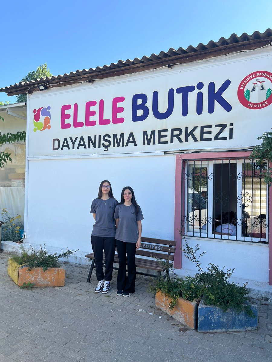Mugla_AL's tweet photo. Öğrencilerimizden sorumluluk bilincini güçlendiren bir girişim , kullanmadıkları kıyafetleri ihtiyaç sahiplerine bağışladılar. @mugla_mem @mentesemem @emrecay55 https://t.co/QcLpiR5SG5