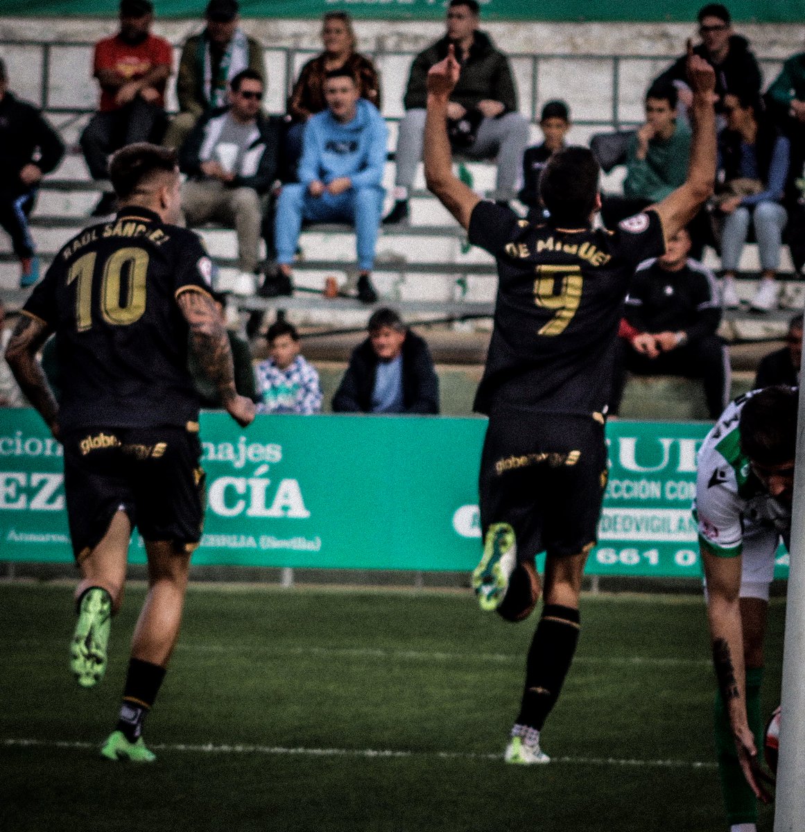 AlbinegrosC's tweet photo. Jesús de Miguel ha sido una de las piezas clave del @CD_Castellon en la 24/25. Referente ofensivo, presencia en el área y trabajo incansable. ¿Cómo valoras su temporada? Te dejamos los datos 📊👇
#Albinegros #DeMiguel https://t.co/yUIC5Tww0R