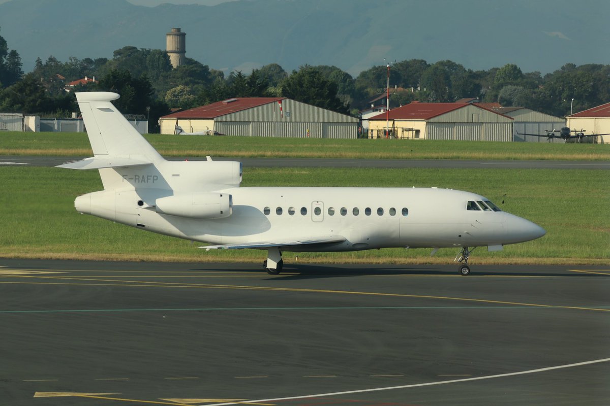 SFJET147's tweet image. French Air Force Dassault Falcon 900
Biarritz Airport carrying French Prime Minister @bayrou