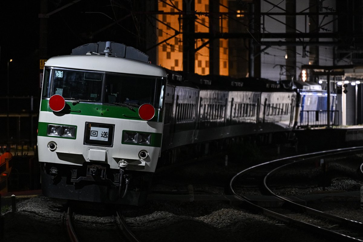 Series2ks's tweet photo. EF64 1031+185系C1編成
NN入場(廃車回送) https://t.co/QV8spheUcT