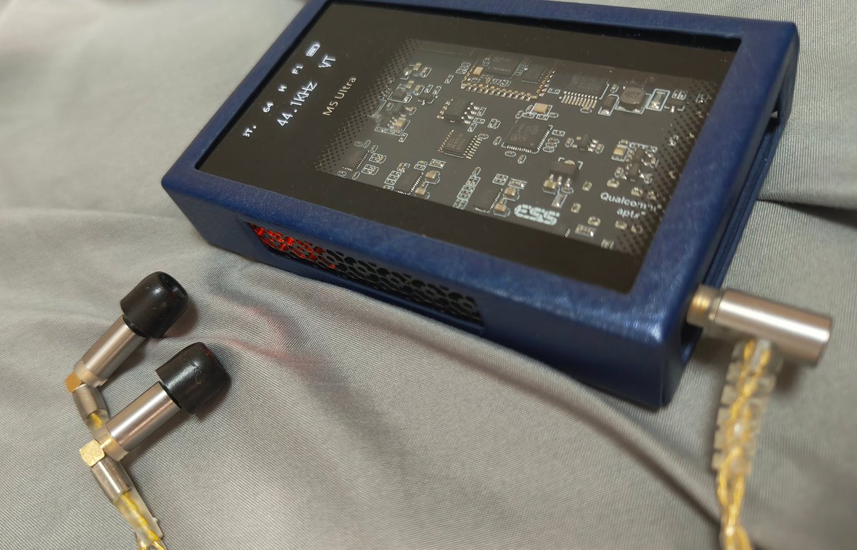 噂のイヤホンMUTEX AUDIO ER4S買いました。凄く真似て作って音がいいというヤツですよ。1BA特有のエモいボーカルがいいですね。
あとはケーブルとイヤピを何とかしなきゃ。お勧めあったら教えてください。