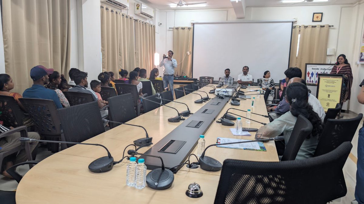icmrnirwoh's tweet photo. 🩸To mark #WorldSickleCellDay, our MRHRU Dahanu, held an interactive session on #SickleCellAwareness, uniting patients, doctors &amp; health leaders in the fight against SCD. Performing an informative skit for the community, we came together to learn, support and inspire each other. https://t.co/Rk45k754mD