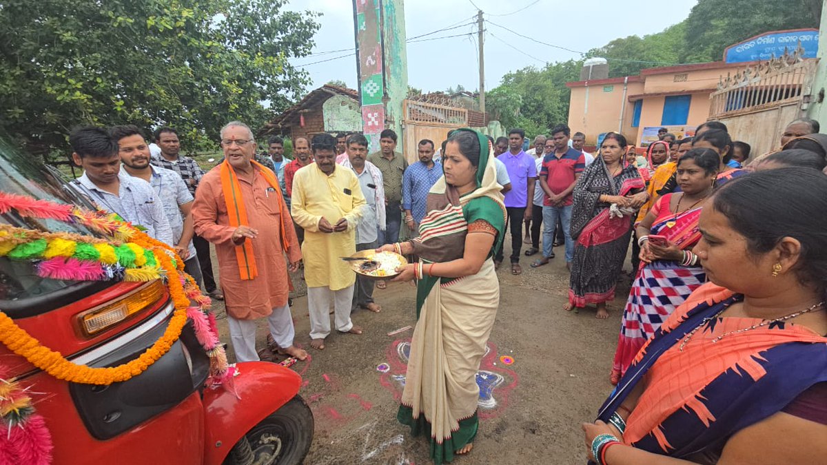 SamitiSinapali's tweet photo. ରାଜ୍ୟ ସରକାର ଙ୍କ ଏକ ବର୍ଷ ପୂର୍ତ୍ତି ଅବସରରେ ଆଜି  ତା ୧୯.୦୬.୨୦୨୫"ବିକାଶ ବାହନ" ଯାତ୍ରା   ସିନପାଲି ବ୍ଲକ ର ନୁଆପଡା ଗ୍ରାମପଞ୍ଚାୟତ ଗସ୍ତ କରିଛି ।
@CMO_Odisha
@DM_Nuapada
@NAdministration
#BikashBahanYatra #OneYearOfMohanMajhi​ #BarshaEkUpalabdhiAnek #OneYearOfSushasan​ #LokankaSarkar #Odisha https://t.co/tYn9IlUsDF