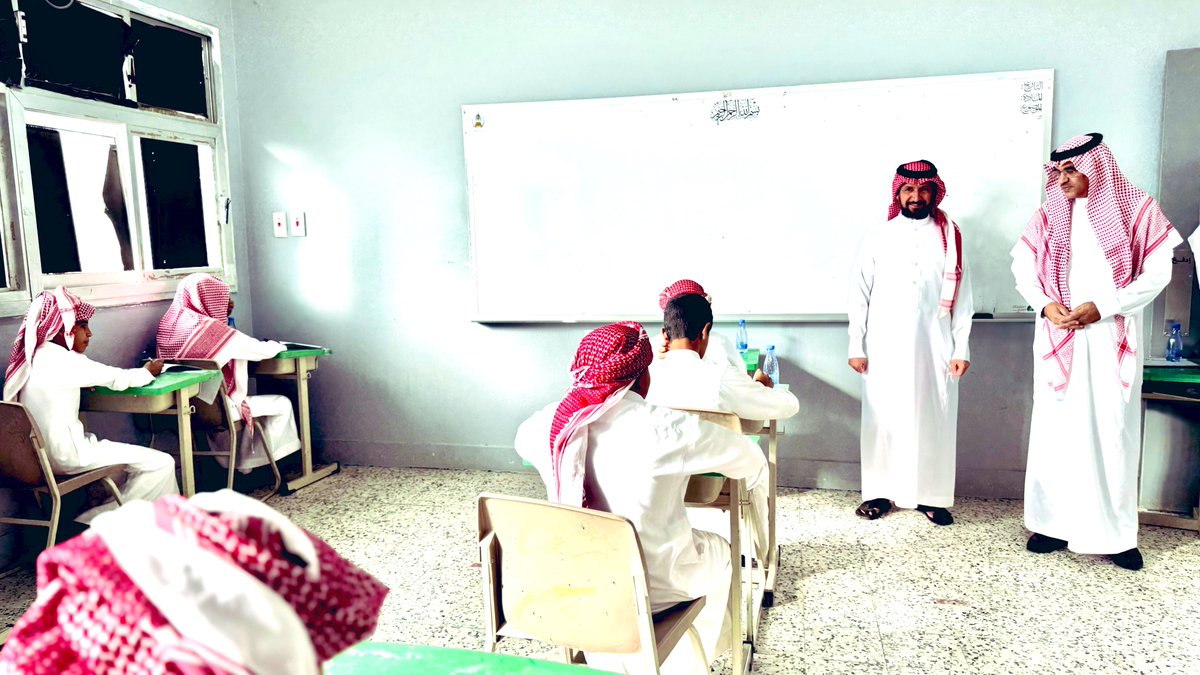MOE_TIF's tweet photo. في إطار المتابعة الميدانية، قام المدير العام للتعليم بزيارة عدد من المدارس للوقوف على سير الاختبارات النهائية للفصل الدراسي الثالث 1446هـ، والاطلاع على تفعيل برامج اليوم الدراسي. https://t.co/eYel22MZoj