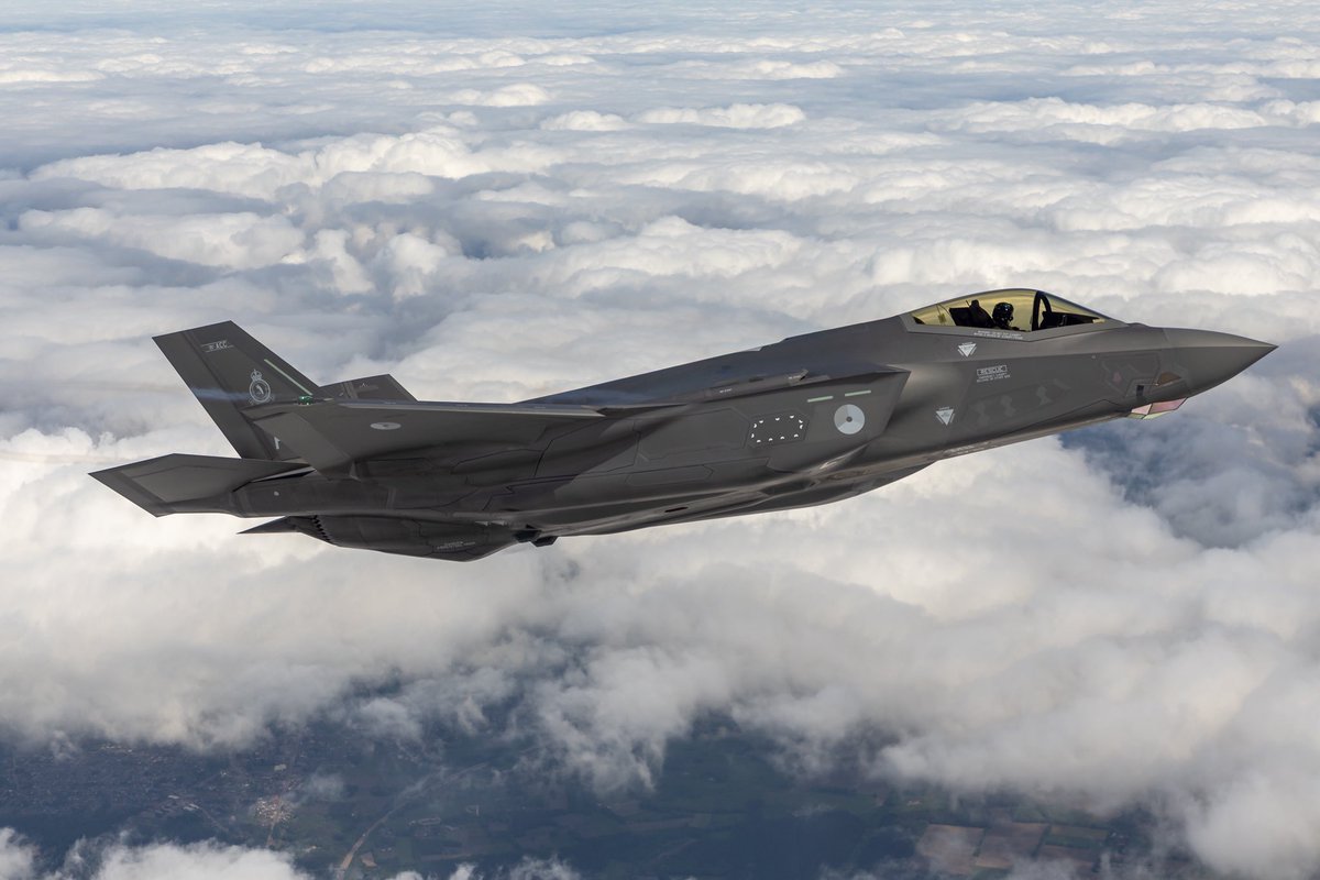 Vliegbasis Volkel (@vlbvolkel) on Twitter photo Vanaf vandaag neemt Vliegbasis Volkel de QRA (Quick Reaction Alert) over van <a href="/VlbLeeuwarden/">Vliegbasis Leeuwarden</a>. De komende tijd staan F35 gevechtsvliegtuigen 24/7 klaar voor de bescherming en bewaking van het luchtruim van de Benelux. Meer informatie over de QRA vind je via: bit.ly/49F2NpL Vanaf vandaag neemt Vliegbasis Volkel de QRA (Quick Reaction Alert) over van <a href="/VlbLeeuwarden/">Vliegbasis Leeuwarden</a>. De komende tijd staan F35 gevechtsvliegtuigen 24/7 klaar voor de bescherming en bewaking van het luchtruim van de Benelux. Meer informatie over de QRA vind je via: bit.ly/49F2NpL