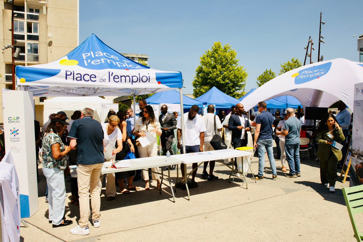 Les Places de l'Emploi en Île-de-France, des événements gratuits et ouverts à tous les publics 🤝

📌 +1000 personnes présentes hier à <a href="/VilledeGarges/">Ville de Garges</a> à la rencontre du Réseau pour l'emploi, des organismes de formation et des entreprises