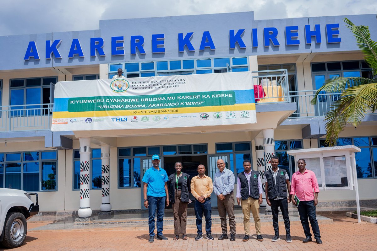 hezainitiatives's tweet photo. 🚨On Tuesday, we welcomed the @unicefrw team to witness progress of the #Imena in @KireheDistrict! We visited a home practicing #OnEggPerChild , a saving group's poultry farm boosting access to eggs & chicks, & met FLFs practicing the 5 behaviours at #Inteko. Impact in action! https://t.co/uyXCpH4rVH