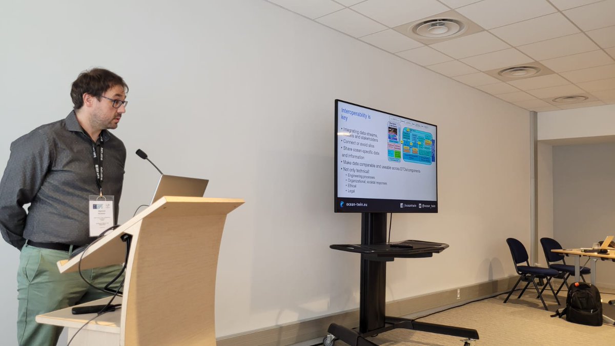 🌊Sigmund Kluckner talked about Digital Twin of the Ocean Development with Standards and Best Practices, as part of the technical sessions of the third day of The OCEANS 2025 conference in Brest. #OCEANS2025