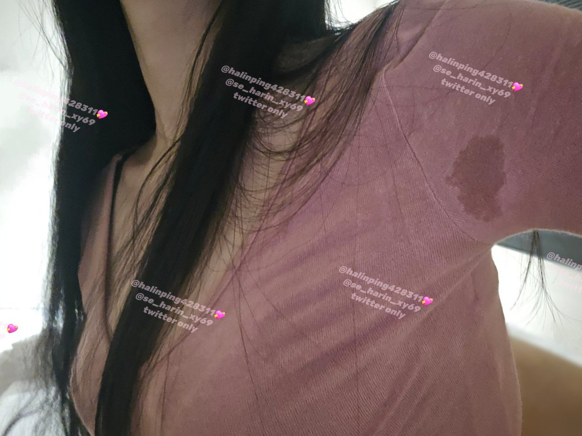 한방울도 남기지말구 😜

#중고브라 #브라냄새 #겨드랑이
#여자성수 #체액페티시 #입던팬티
#참젖 #65H #맘마통 #젖소 #입던팬티