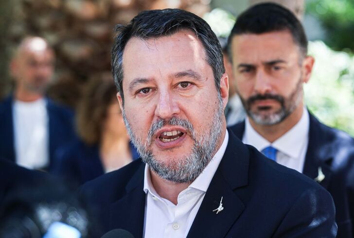 leo_cecchi91's tweet image. Non ho parole. Salvini e Giorgetti stanno tagliando i canoni per le concessioni balneari fino al 40%. 

Gli importi già prima erano ridicoli, ora con questo decreto scadono nel grottesco. 

Stabilimenti che già pagavano cifre allucinanti, come 3-4mila euro per spiagge che…