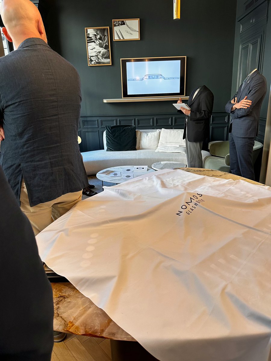 vintagewatchrl's tweet photo. Soirée Nomos, proposée par Le Page 

De belle decouverte, que ce soit les Club Sport Neomatik mondial, daily et dynamiques ou la Zurich World-time, plus sobre et habillée. https://t.co/BCoYgbhTyO