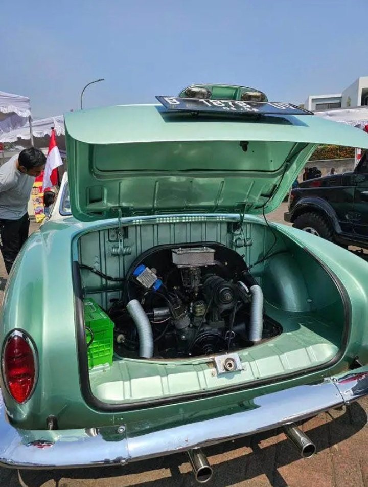 HoldenKlasik's tweet photo. For Sale:

VW Karmanghia Tahun 1961
Warna Hijau Muda
Full Restorasi
Surat kawinan lengkap, nomor mesin dan stnk panjang

Harga: 9XX  jt 
Lokasi: Cibubur
081288261813 https://t.co/g4RPzLeDjS