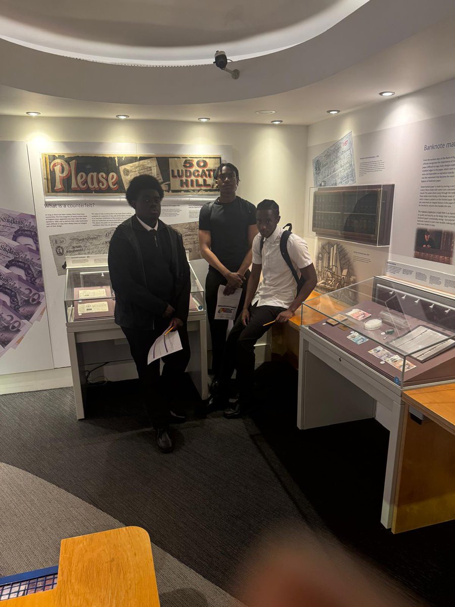 LaRetraiteSW12's tweet image. A Level Economic students had an informative visit to @bankofengland @LaRetraite6 #Economics