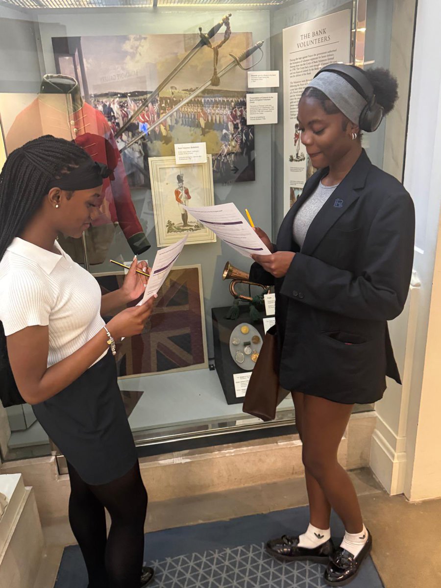 LaRetraiteSW12's tweet image. A Level Economic students had an informative visit to @bankofengland @LaRetraite6 #Economics