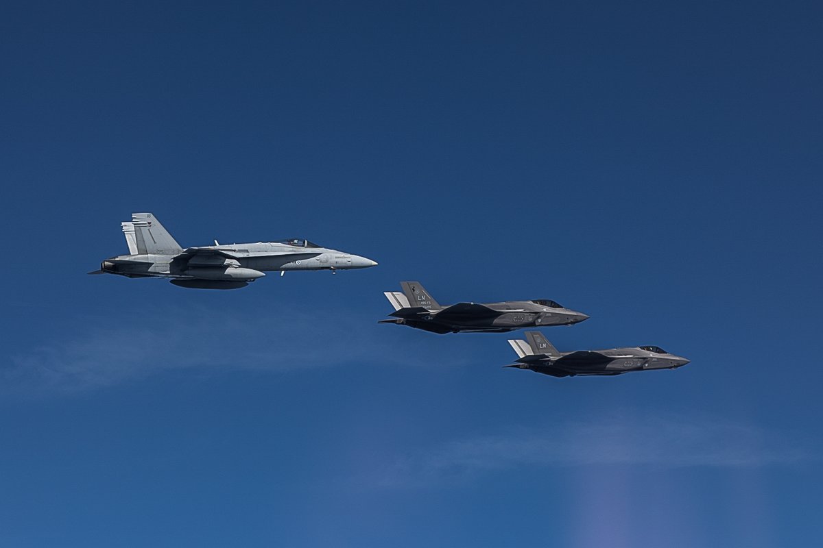 NATO_AIRCOM's tweet image. Allies 🇫🇮🇫🇷🇬🇧🇺🇸 exercise Agile Combat Employment (ACE) concepts during #AtlanticTrident25 in 🇫🇮
ACE is a force multiplier for NATO, designed to increase resiliency while generating combat power from home & geographically dispersed locations
Read more: ac.nato.int/archive/2025-2…