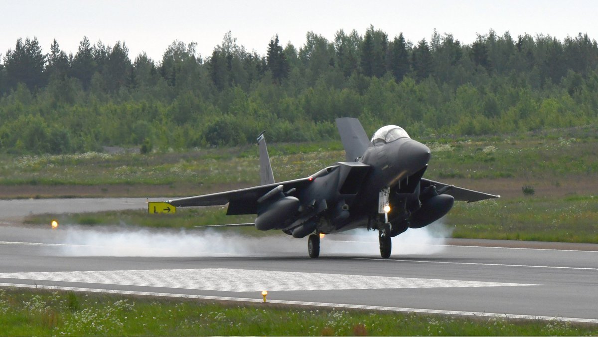 NATO_AIRCOM's tweet image. Allies 🇫🇮🇫🇷🇬🇧🇺🇸 exercise Agile Combat Employment (ACE) concepts during #AtlanticTrident25 in 🇫🇮
ACE is a force multiplier for NATO, designed to increase resiliency while generating combat power from home & geographically dispersed locations
Read more: ac.nato.int/archive/2025-2…