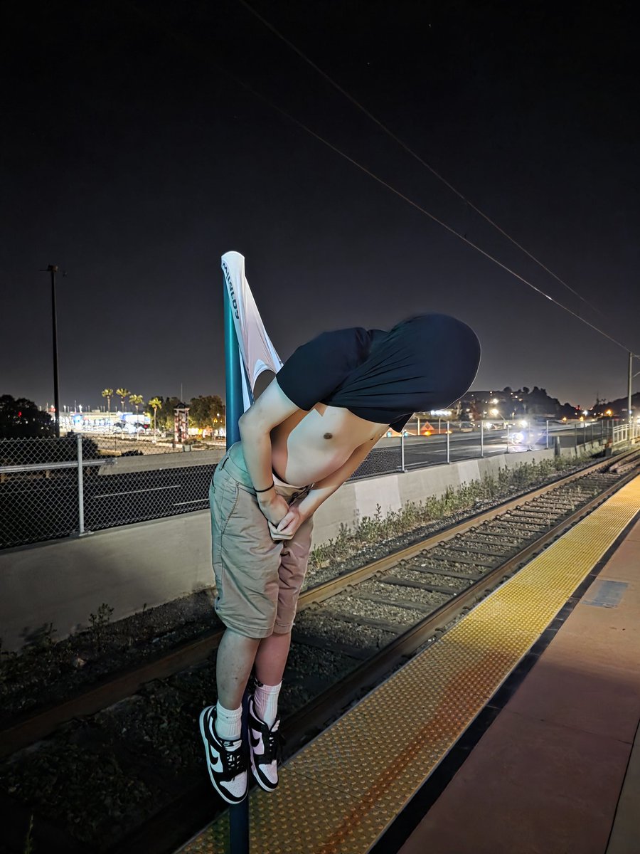 This nerd got caught riding without paying. As a conductor, I think he got a FAIRE punishment. He's embarrassed being seen by all the cars and now I got his phone. 🤣 Re-tweet if you think I did good justice