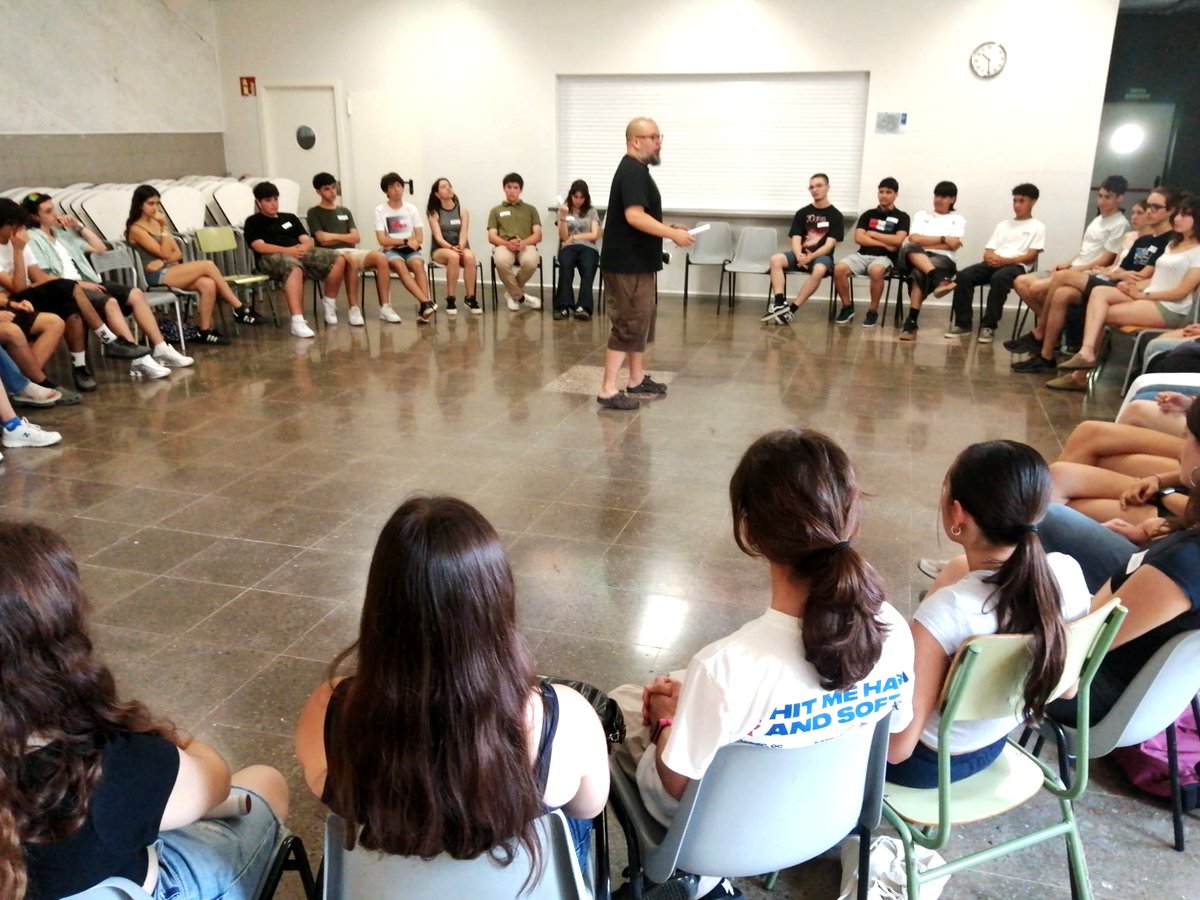 Trobada de la futura promoció del Batxillerat Internacional. Un plaer veure alumnes tan motivats!
#batxilleratinternacional #bachilleratoinernacional