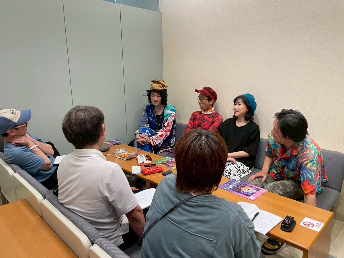 sahigashi0219's tweet photo. ここから情報止まってるよね
この口が検閲無しに
語ってしまいそうで怖いが
ジッとがまん
↓

🌟おぼんろ次回本公演🌟
「タイトル後日発表」
2025年9月11日(木)〜20日(土)
出演者：末原拓馬、さひがしジュンペイ、わかばやしめぐみ、高橋倫平　(以上劇団員)
井俣太良、佐藤拓也、塩崎こうせい（五十音順）

↑↓

そろそろジャジャーンって
割とド派手な発表があると
思うので後もう少しお待ちを

一つワガママヲ言わせて
頂けたら
全日程キープする勢いで
いてください
余裕あればスケジュール確保は
いかがでしょうか

ビジュアル撮影楽しめました
個人的には　そう来たか❣️の
髪型に衣装にキャラクターでした

ビジュアル撮影でした
衣装　メイク　もまた
あの方々であり
シンさんにまた撮影依頼が
出来たという奇跡と誕生日が
前日だったという多幸感
撮影スタッフ陣も楽しかったと
言ってくれたのだからこちらも
楽しめたのですよ

そしてそのまま
ローチケさんへの
インタビュー　
そして安定の横川くんが
俺らのおしゃべりを
記事におこしてくれる
おぼんろの事情を
知ってくれる

心優しき方々に包まれて
劇団の　#おぼんろ
は出来ている