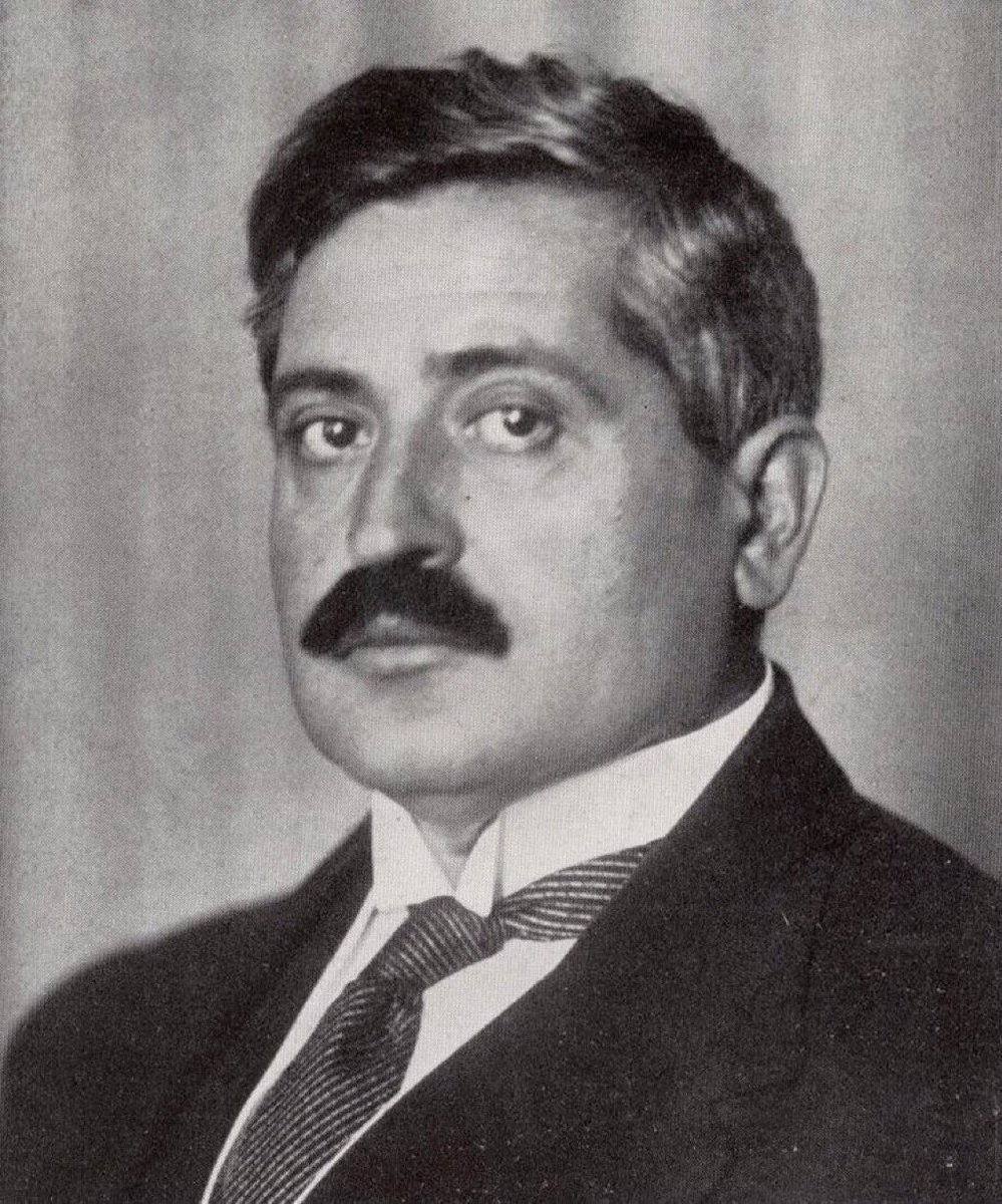 Buraya bir Adam fotoğrafı bırakalım da
bazıları rahatsız olmaya devam etsin.