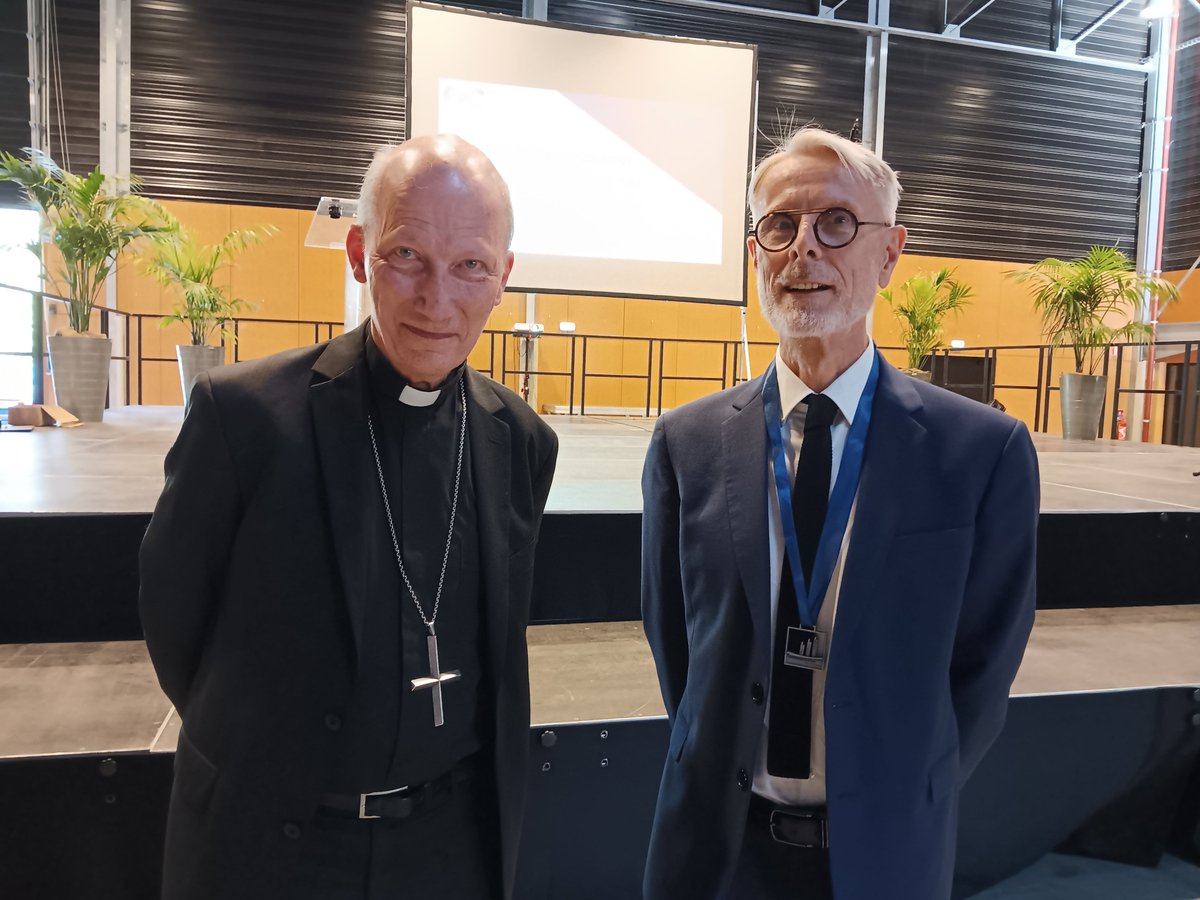 DDEC_35's tweet photo. 🌟Nous avons honoré hier 121 récipiendaires lors de la Soirée des retraités de l'Enseignement catholique 35. Les invités ont été accueillis par la Chorale du collège de St-Aubin-d'Aubigné et félicités par Michel Pellé et Monseigneur d'Ornellas.
🙏 MERCI pour leur dévouement🎉 https://t.co/58DgZGRWg1