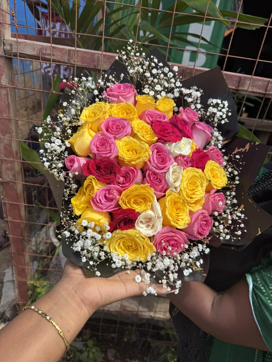 Good morning 🌄☺️
I am a florist from mombasa 😊😊
We make the cutest bouquet for any occasion 💐🌹
☎️0743961720
Call us/Dm us
We do deliveries along the coast including watamu and diani
Rt widely!!