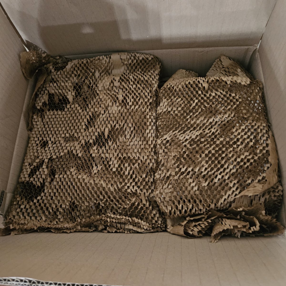 Wendyshop2020's tweet photo. Paper bubble packing & Plastic bubble wrap will be used both.
If you want only plastic bubble, you can tell when you request to pack.
#koreanwarehouse #koreanaddress #kpop #lfb #kpop #sell #proxypurchase #fedex #dhl #EMS https://t.co/YnoTCEcLOJ