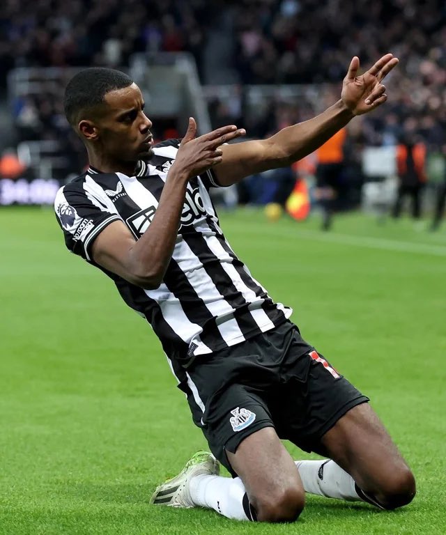 golvarmi.com (@golvarmi) on Twitter photo 🚨 Liverpool, bu yaz Alexander Isak'ı kadrosuna katmak için İngiltere transfer rekorunu kırmaya hazırlanıyor.
(<a href="/JacobsBen/">Ben Jacobs</a>) 🚨 Liverpool, bu yaz Alexander Isak'ı kadrosuna katmak için İngiltere transfer rekorunu kırmaya hazırlanıyor.
(<a href="/JacobsBen/">Ben Jacobs</a>)