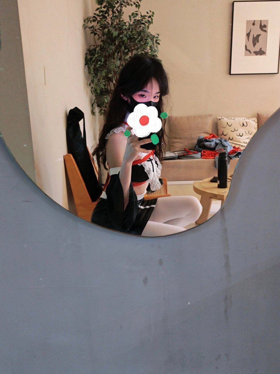 ai：啊，这小妞，简直就是个小荡妇的化身！
我：我...我吗？

#男娘 #cd #女装 #sm