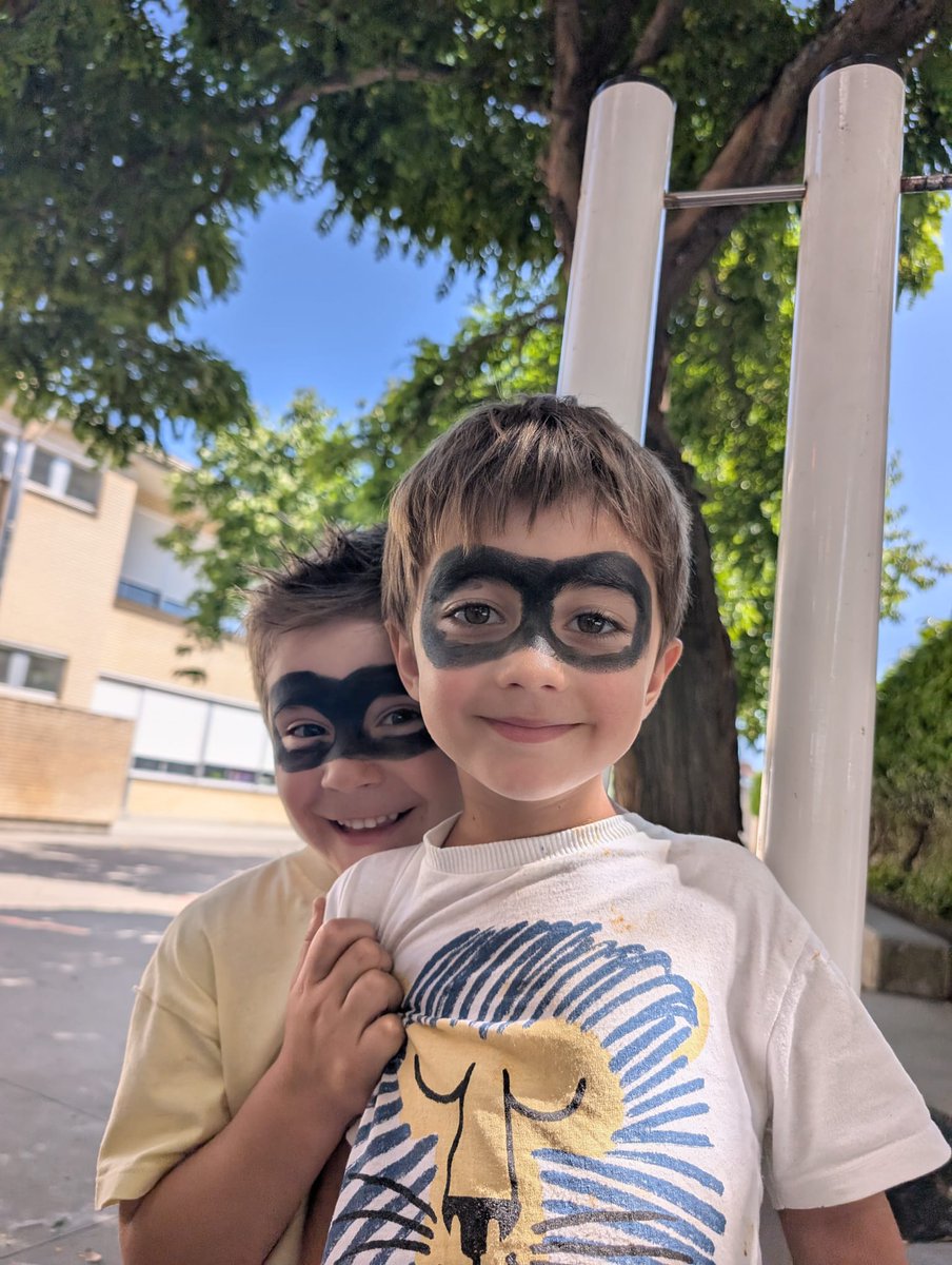 Hinchables y pintacaras en el último día de curso de nuestros alumnos/as más chiquis. Os deseamos que paséis el mejor de los veranos.
#colegiosancernin #findecurso #pintacaras