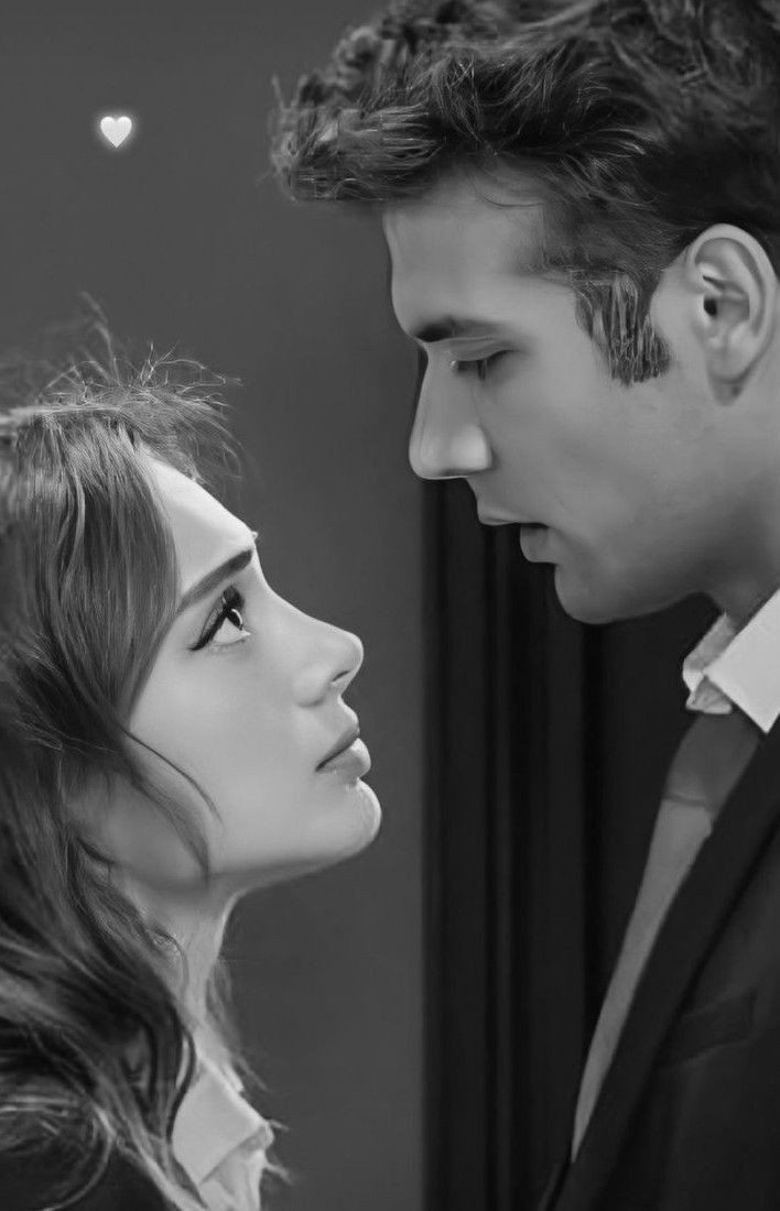 ليت عينيك 
تدرك حجم غرامي
أو أن صمتي
يخبرك عني