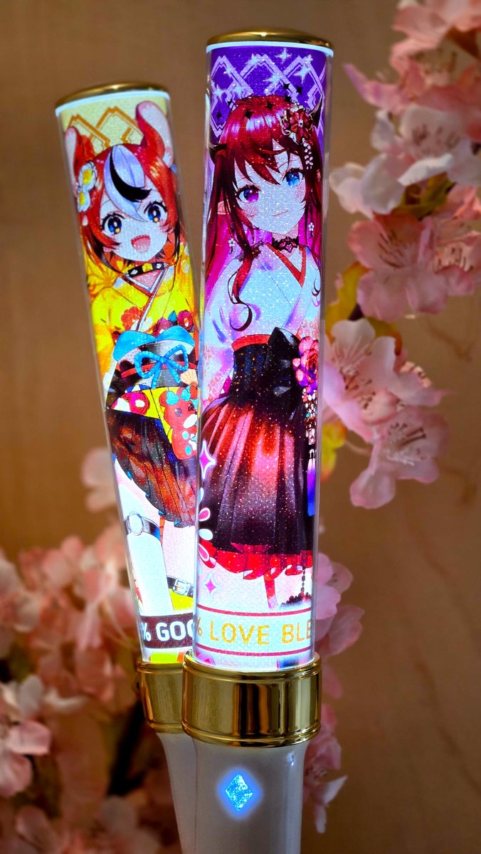 We're debuting these gorgeous Baeyrs fan haori (design: <a href="/Nkonya0529/">んこにゃ【KONY】@日曜日 西地区“と”ブロック-08ab (西1ホール)</a>) &amp; penlight (design: Ithiel Soon) featuring stunning art by <a href="/now_os_/">𝑺𝑶𝑾𝑶𝑵</a> at #OffkaiGen4 Booth 29! (Online Sale Later)

See you soon, Baerats &amp; IRyStocrats! ٩(^ᗜ^ )و ´-💎🎲
 #IRySart #BaelzBrush