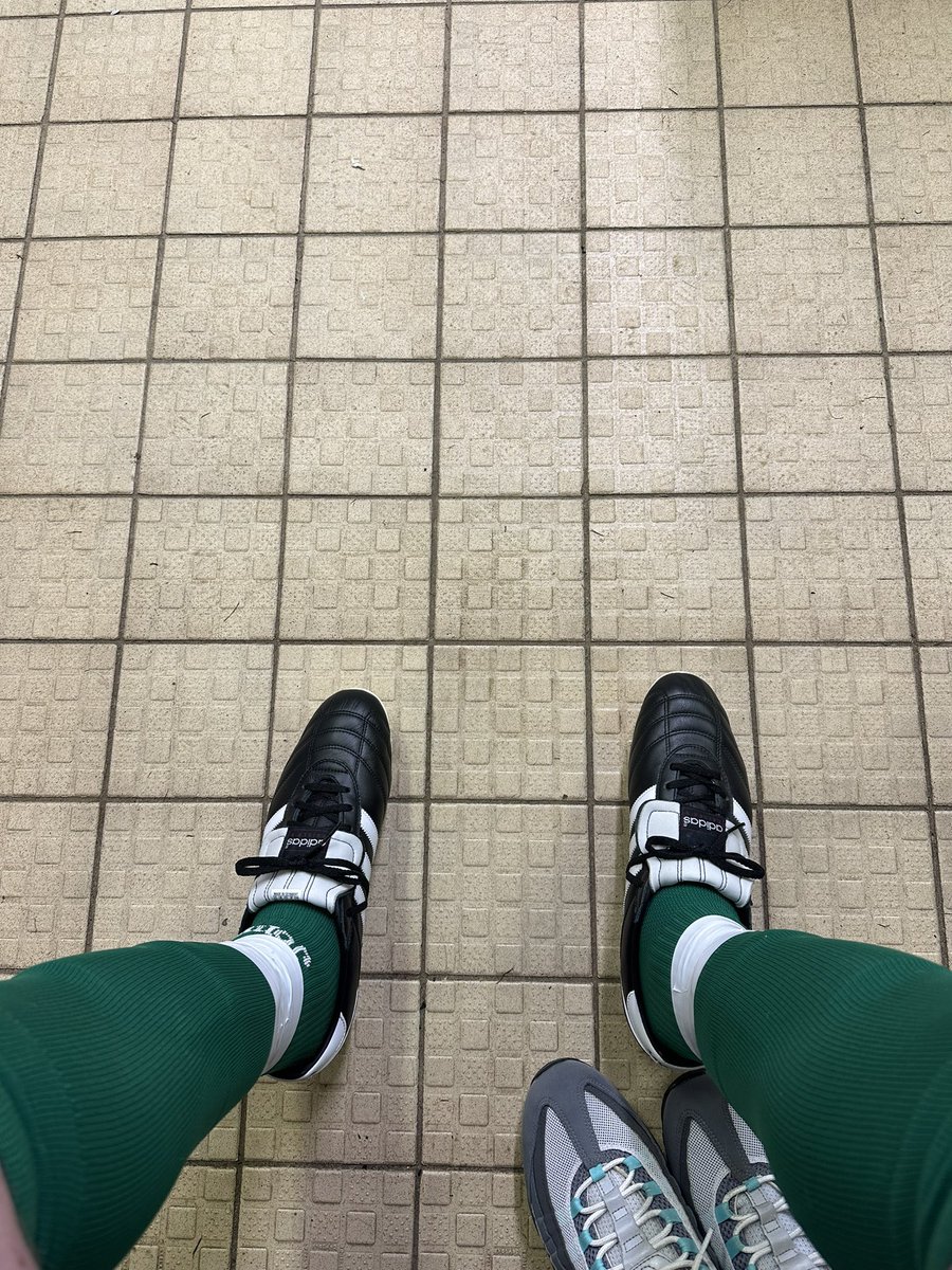 BenoBangs's tweet photo. Football socks 👀😈 #cashmaster #alphamaster #socks #feetfetish https://t.co/5Bng7ICanv