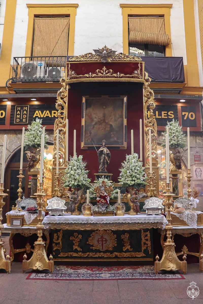 "Hay tres jueves en el año que relucen más que el sol: Jueves Santo, Corpus Christi y el día de la Ascensión"

(Hoy debería ser festivo nacional)