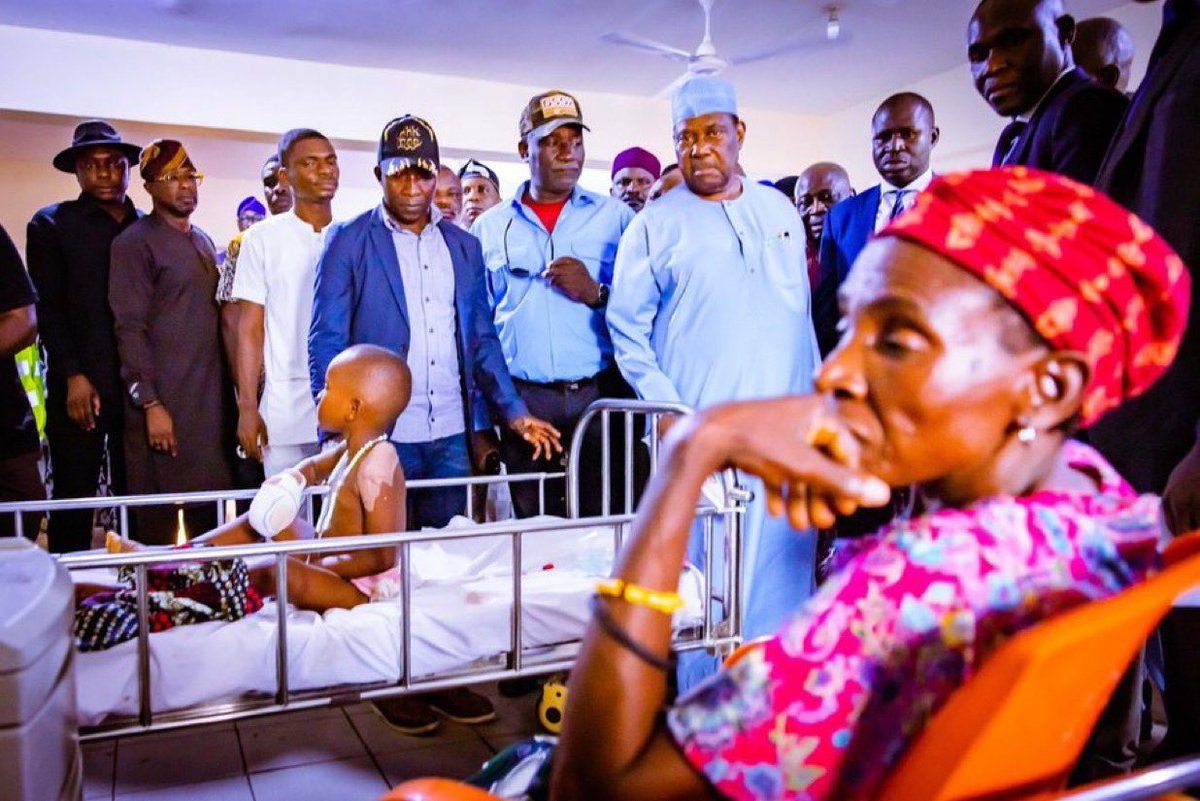 MaaziEzeoke's tweet image. The photo that said it all.
This is how millions of Nigerians feel right now — betrayed, abandoned, unseen.
They gave their votes in trust, and signed the social contract.
But, those who swore to protect us have failed — spectacularly. 💔
#Nigeria #FailedLeadership #BrokenTrust