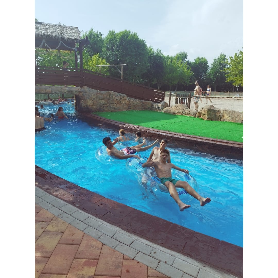 Los alumnos de Compensatoria, Proa y 4º ESO realizan el viaje de fin de curso. 

Visitan el Real Monasterio del Escorial y disfrutan en el Parque Acuático Aquopolis
<a href="/AquopolisVillaN/">Aquopolis Villanueva de la Cañada</a> 

#IESMateo_Hdez