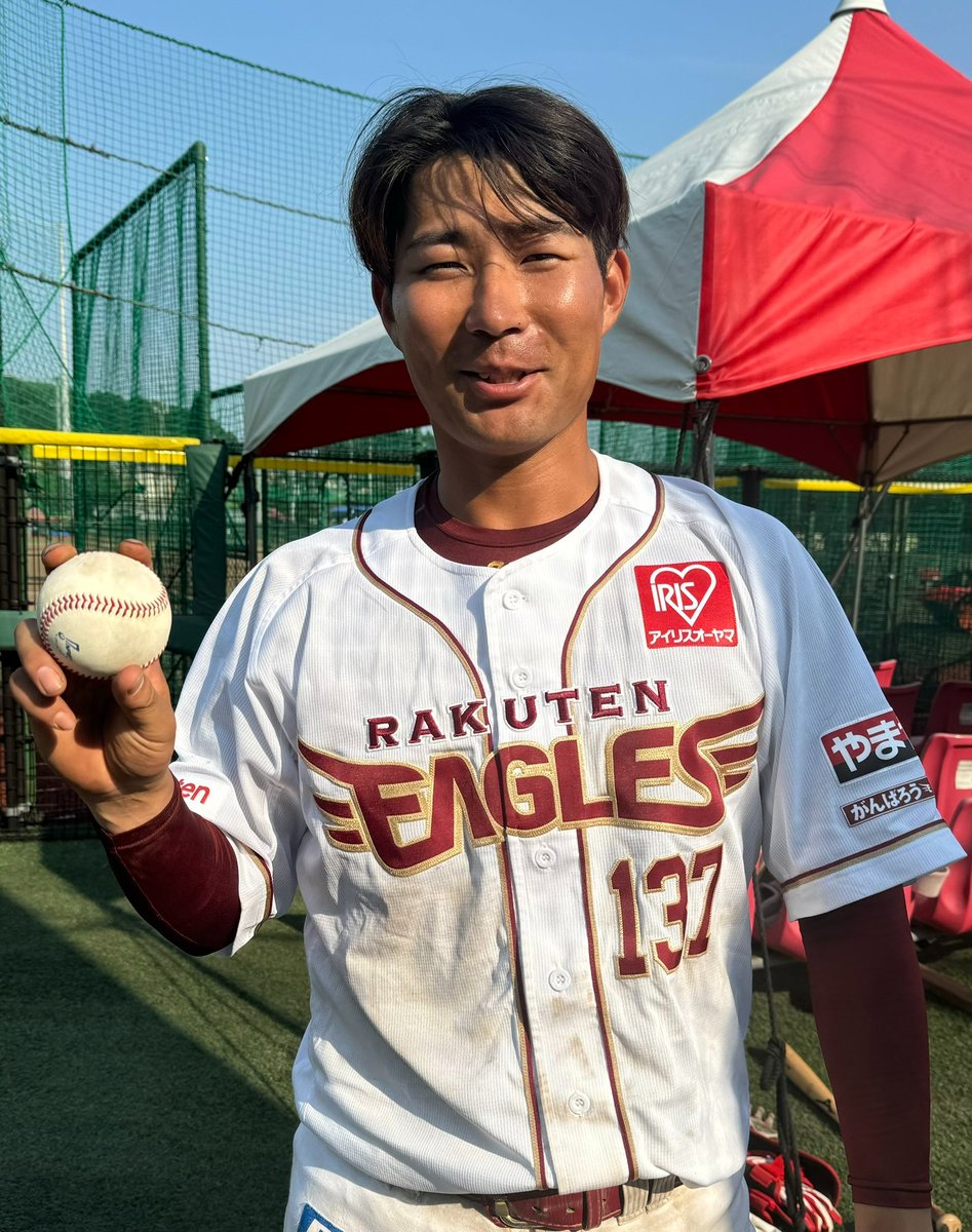 Eagles_Farm's tweet photo. 【試合終了：E 9-1 S】
#わしほー！

 #江川侑斗 選手プロ初ホームラン🙌
「入ってくれって思ってました。入ってくれて良かったです」
ホームランボールと一緒に📸

明日6/20(金)は
13:00🏟森林どり泉
北海道日本ハム戦です⚾

#RakutenEagles
#eaglesfarm
#キ！ https://t.co/2G8UOx90F4
