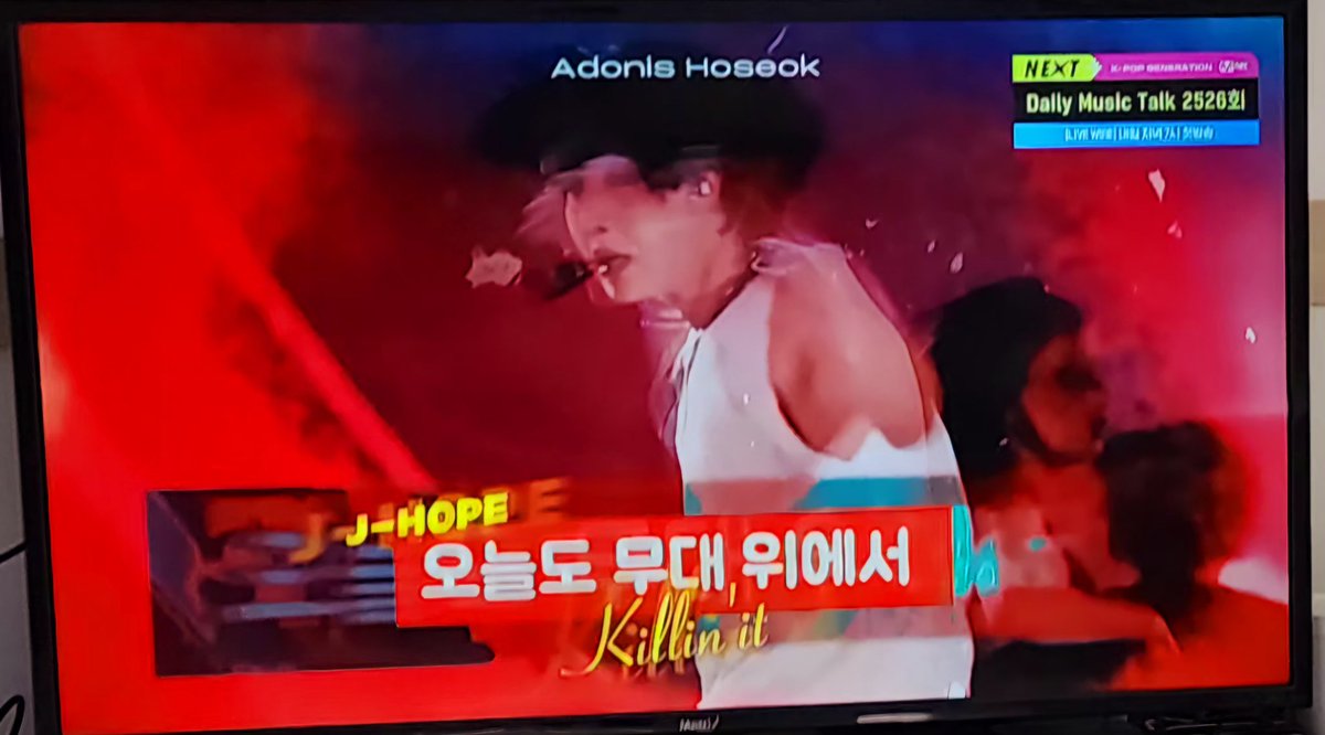 꺄~~!!!
방금 나와서 급하게 찍었어요!!!
제가 찍은 사진과 다르게;;;;;
이쁜 광고 너무 감사드립니다!!💜💜
오늘 엠카보시면 다들 코피터지실꺼임🤤
난 엠카 다녀왔으니깐😎✌️