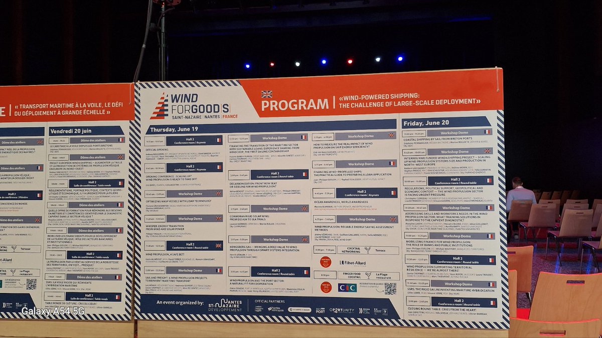 #windforgoods ouvre ses portes <a href="/Bpnaval/">Bretagne Pôle Naval</a> sur tous les fronts! Nous parlons decarbonation un axe stratégique pour la filiere maritime <a href="/regionbretagne/">Région Bretagne</a> #livret #bateauteque 50 fiches navires innovants objectifs 0 gaz à effet de serre #clusternaval #clusterenergies #clusterEMR