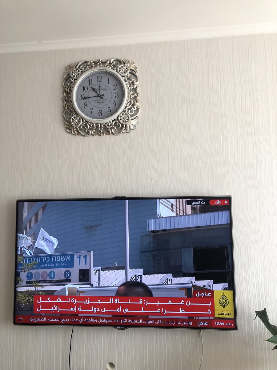 نحيي الجزيره التي تشكل خطراً على أمن اسرائيل، ونأمل من بقية القنوات الناطقه بالعربيه أن تكون أشد خطراً من الجزيره على اسرائيل.