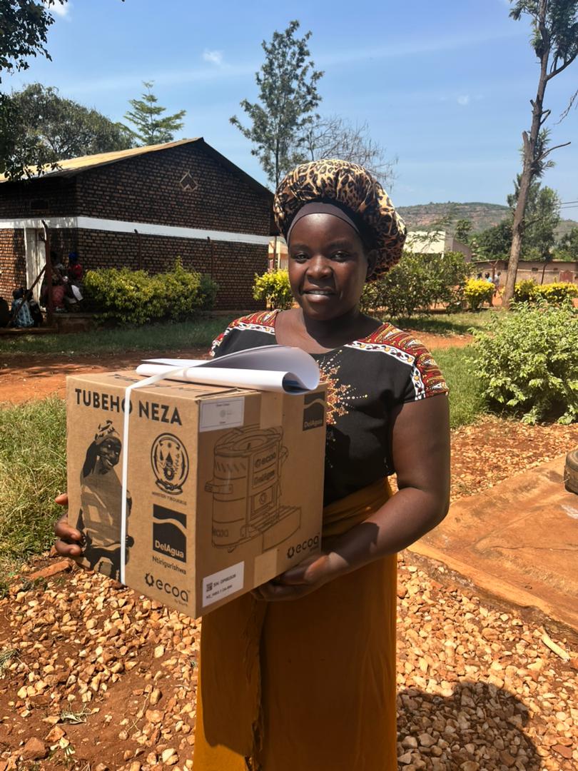 DelAguaStoves's tweet image. Happening now: Stove distributions in @KireheDistrict.
These distributions are part of our partnership with Africa Go Green to distribute #CleanCookstoves to 200,000 rural households, resulting in up to 4.38m tonnes of avoided emissions over the project's lifespan.
#TubehoNeza