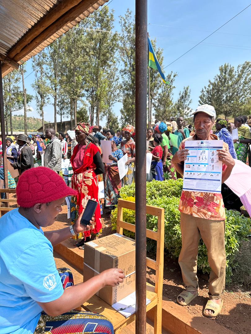 DelAguaStoves's tweet image. Happening now: Stove distributions in @KireheDistrict.
These distributions are part of our partnership with Africa Go Green to distribute #CleanCookstoves to 200,000 rural households, resulting in up to 4.38m tonnes of avoided emissions over the project's lifespan.
#TubehoNeza