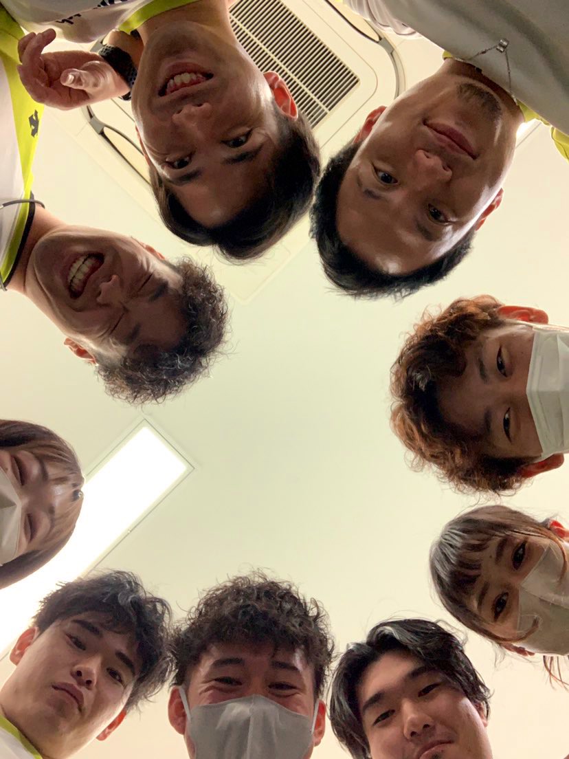 Kenshiro_Drst's tweet photo. お疲れ様です！
十三店の松本拳士朗です！

店長プレゼンに挑戦させて頂きました✨
緊張で記憶が曖昧ですが、
最後まで見て頂けると嬉しいです😭

一人のお客様をどれだけ大切にできるかをテーマに伝えさせて頂きました🤝

#十三の歴史
#育ててくれた環境に感謝
#お客様と共に歩み続ける店舗
#愛と感謝 https://t.co/sZmJYFJ32j