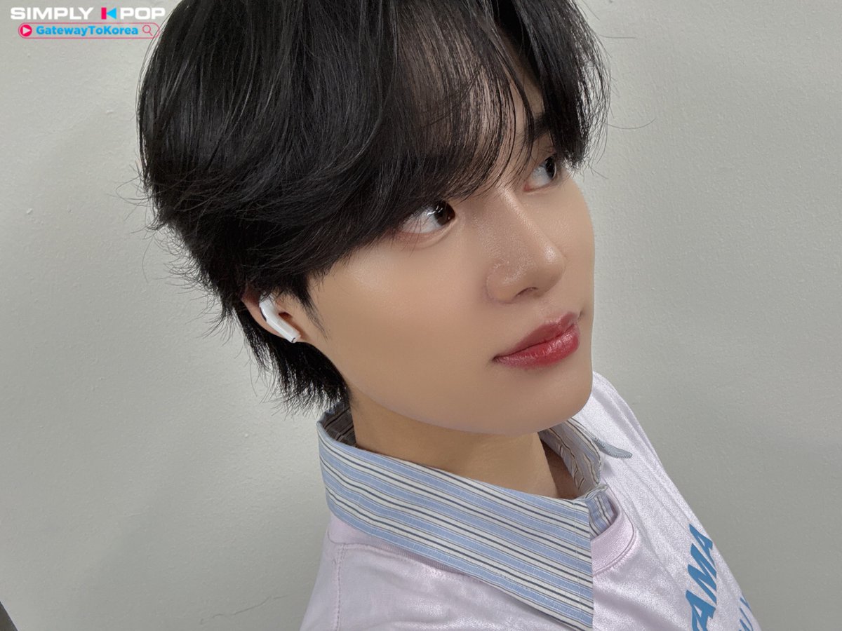 _Simplykpop's tweet photo. 대휘 오프닝 멘트에 심장 녹고 🫠
젤리 클로징 멘트에 미소 자동 생성 😊💘
얘네 조합이 내 주간 힐링이야 🎤🌟

#이대휘 #DAEHWI
#젤리당카 #GEHLEE
#AB6IX #UNIS
#SimplyKPop #심플리케이팝 https://t.co/TjAQxLIj0d