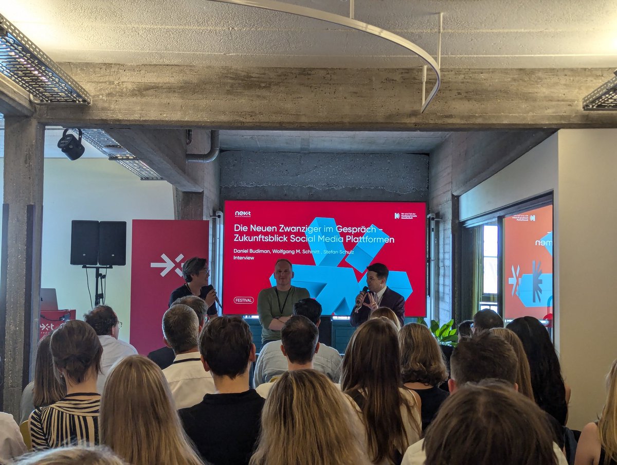 Der erste Tag des nextMedia Festivals hatte nicht nur einen bunten Strauß an Themen, sondern auch unterschiedliche Perspektiven. 
Reaktionsschnelles Influencer-Marketing traf so auf einen sehr gesellschaftskritischen Talk zur Zukunft der Social Media Plattformen.