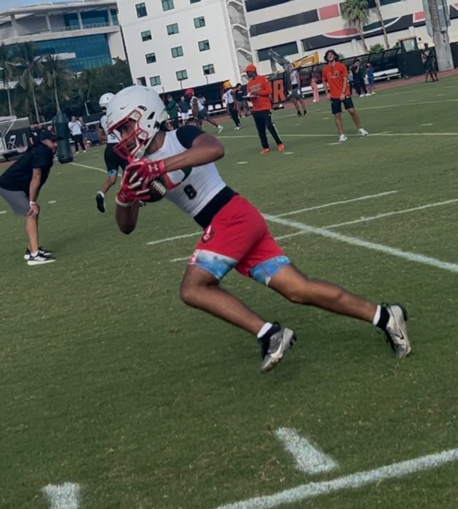 Jerimiah_R_'s tweet photo. Great day competing at @CanesFootball  camp and getting coached up by incredible coaches ! Thank you to @coach_cristobal for the amazing opportunity, cant wait to be back !
@HBFATHLETES @PHSColonelsFB @DarrellStrongHC @GoMVB #CanesFootball #Recruiting https://t.co/Ko0Goxb5ky